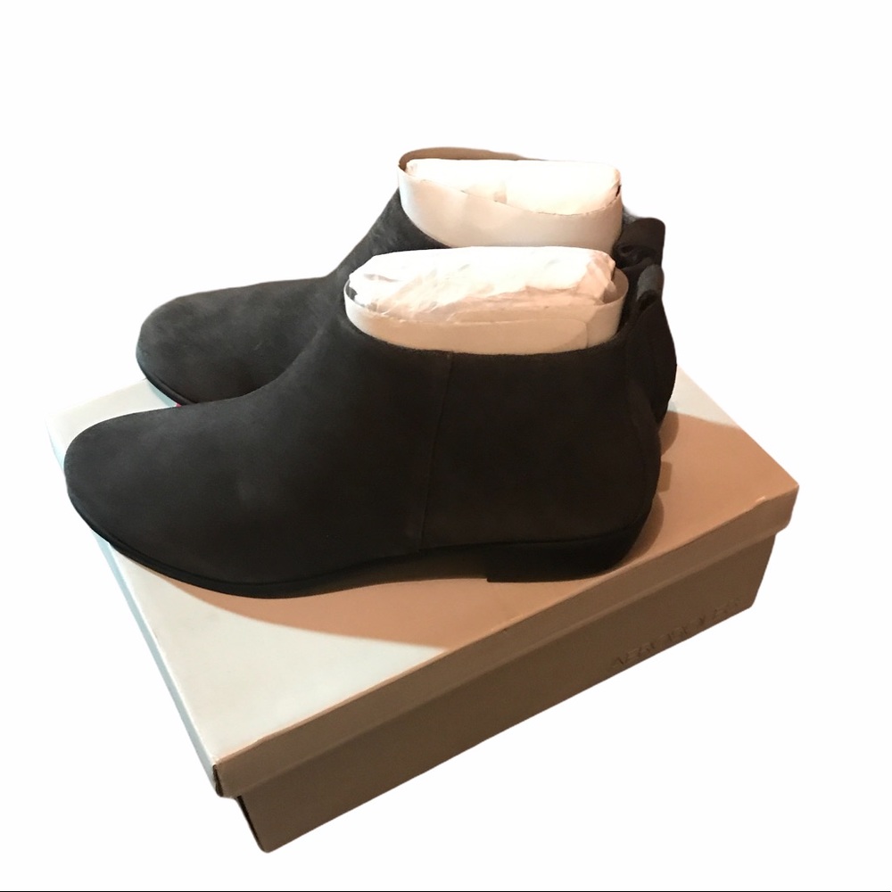 New AEROSOLES Grey Booties